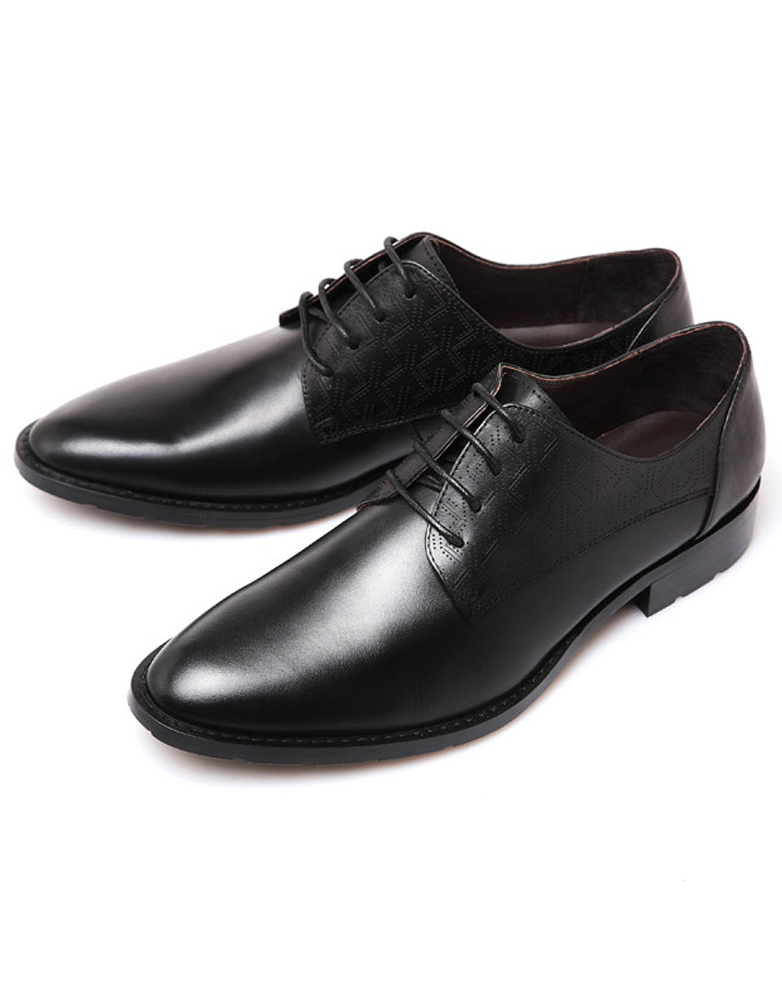 男款黑色雕孔牛皮时尚鞋