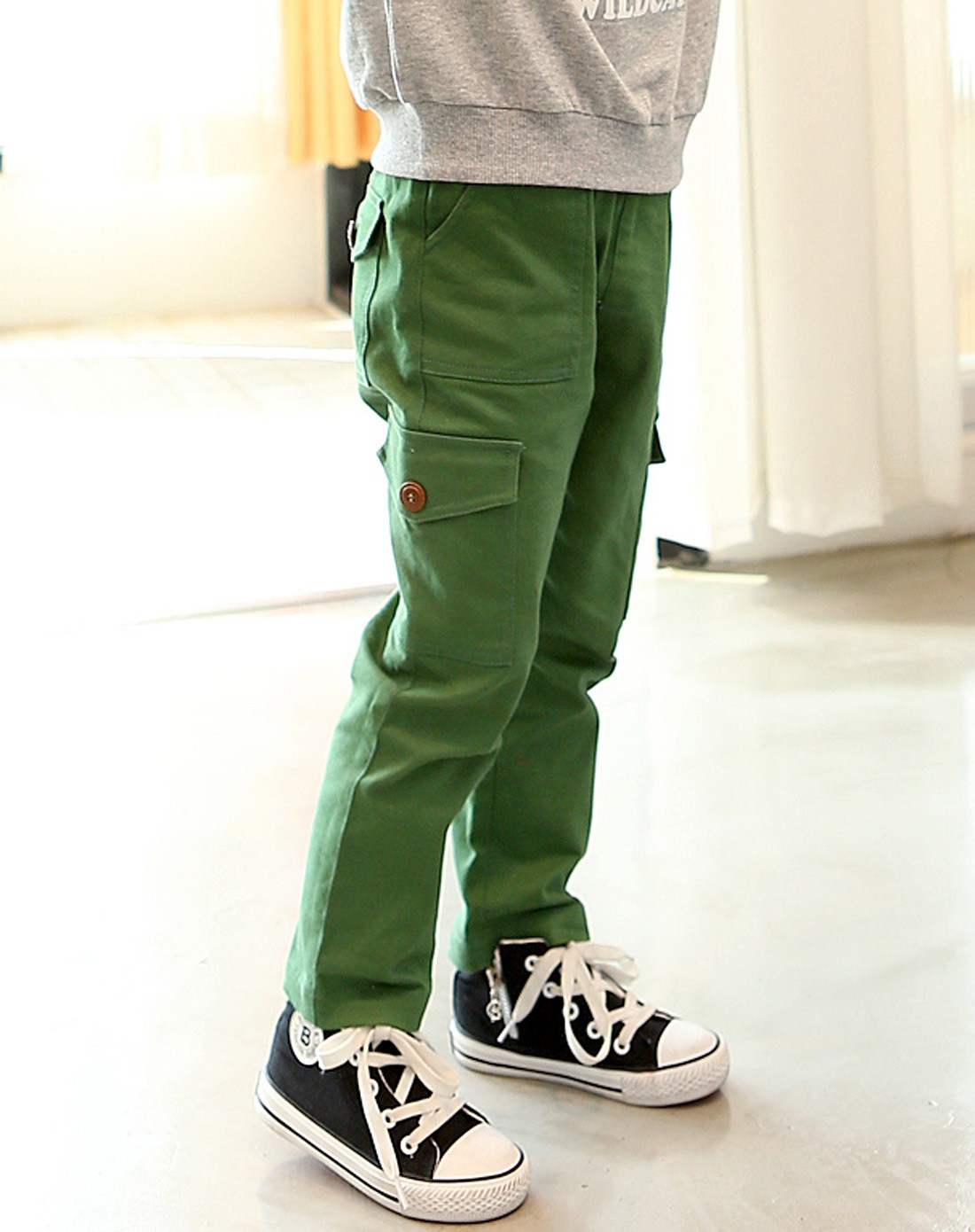 男童军绿色休闲裤