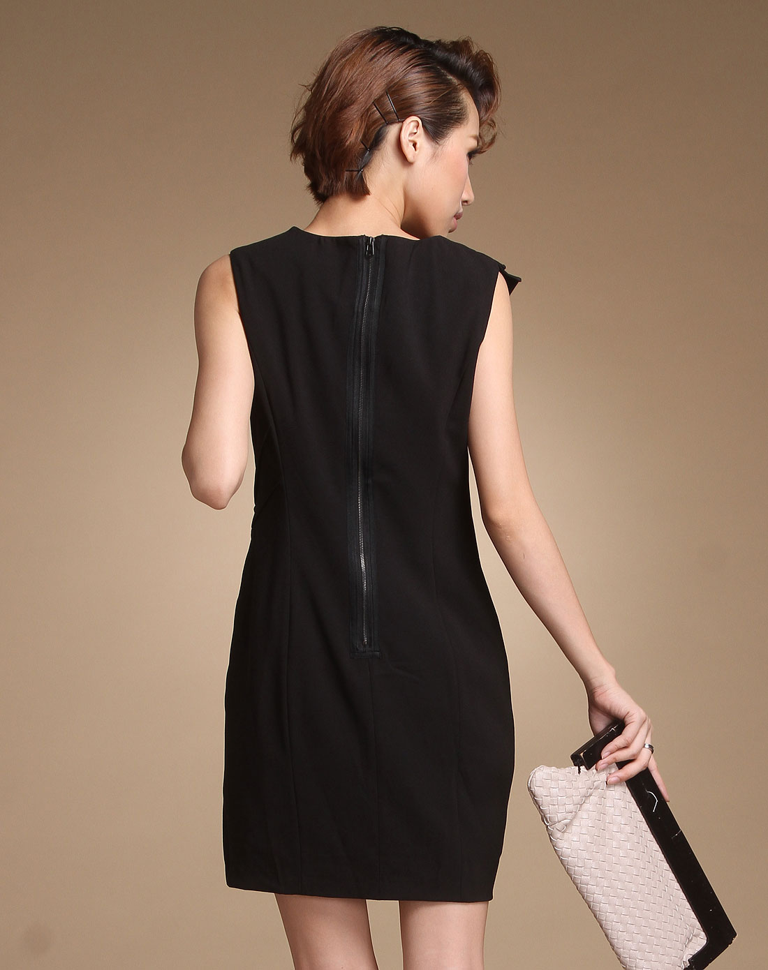 黑色简约无袖连衣裙