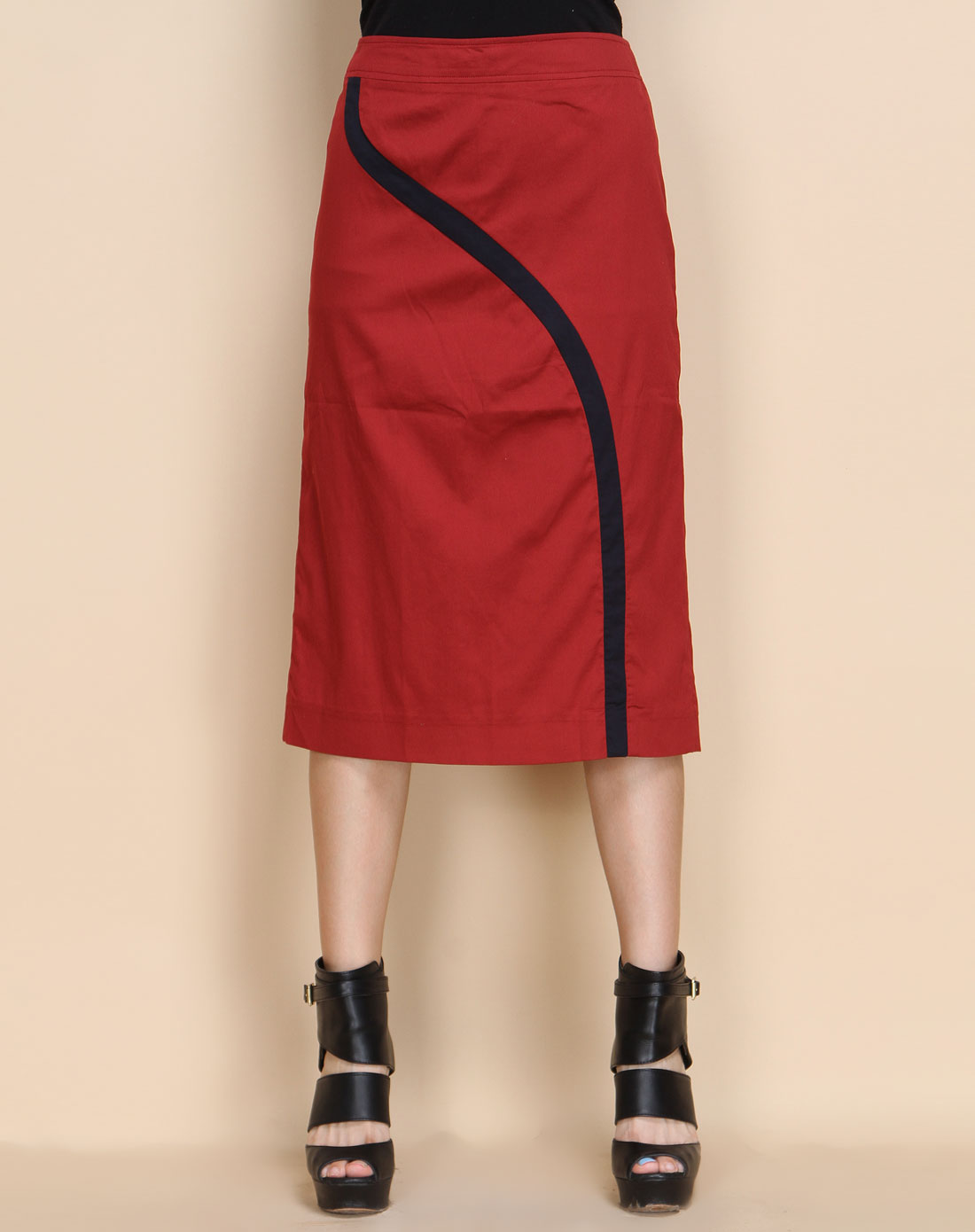 暗红色职业装长裙