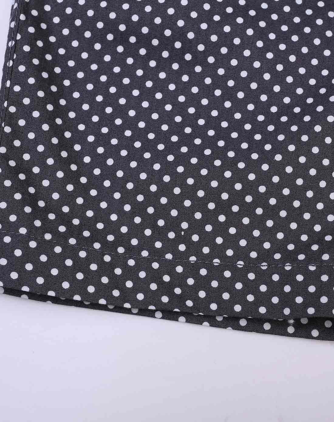 男童灰底白点梭织五分裤