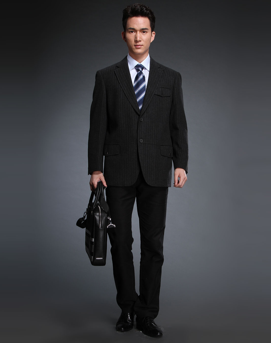 深灰色条纹长袖西服