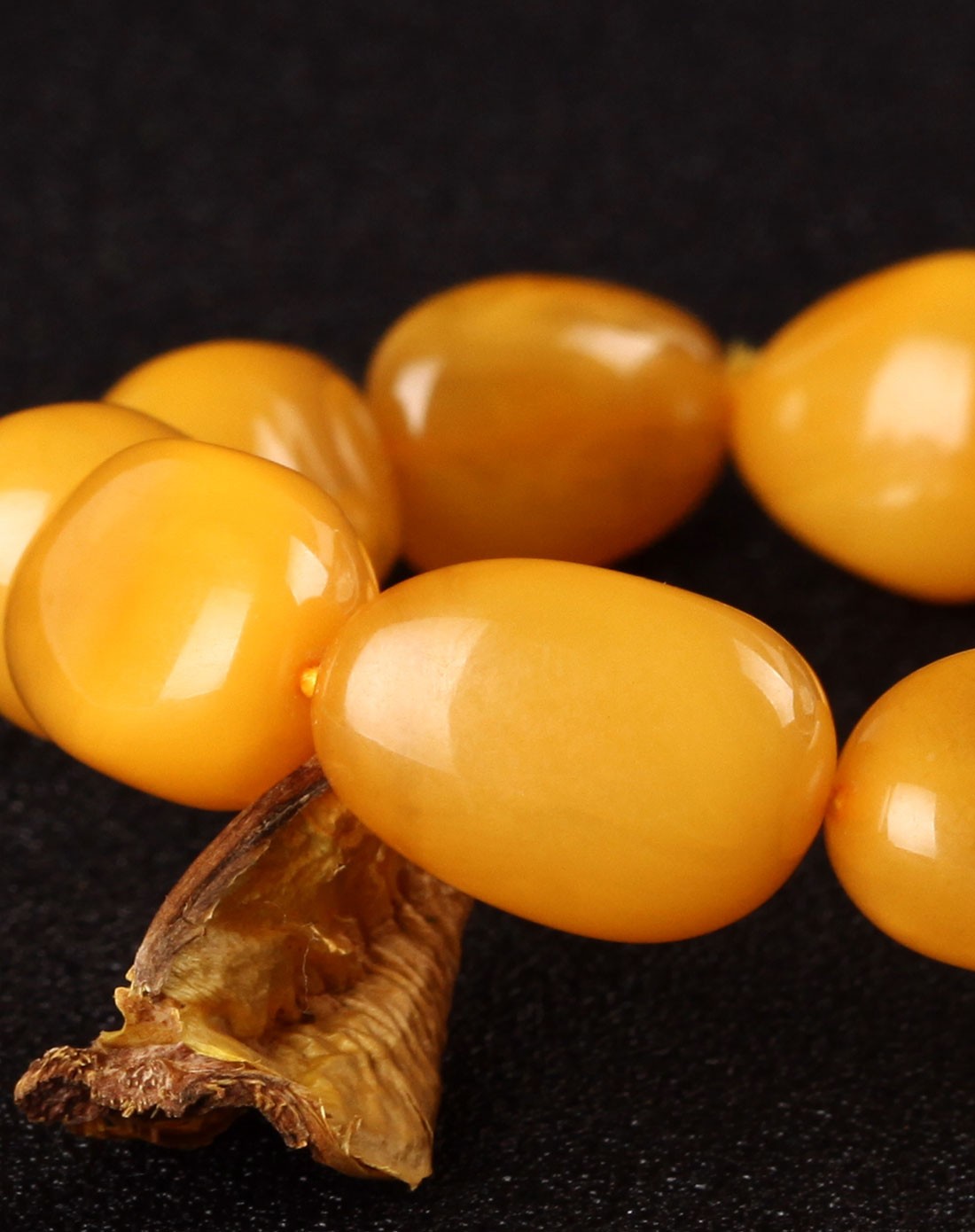 极品经典天然琥珀老蜜蜡随形手链