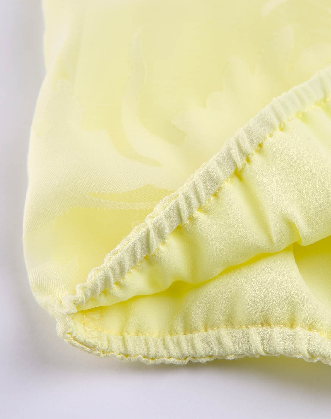 淡鹅黄色经典优雅泡泡袖雪纺衫