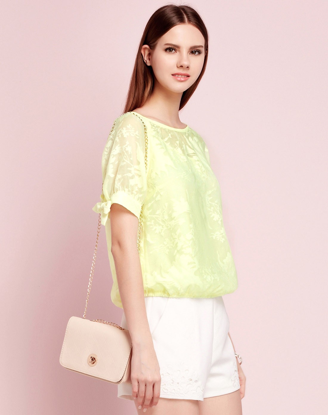 淡鹅黄色经典优雅泡泡袖雪纺衫