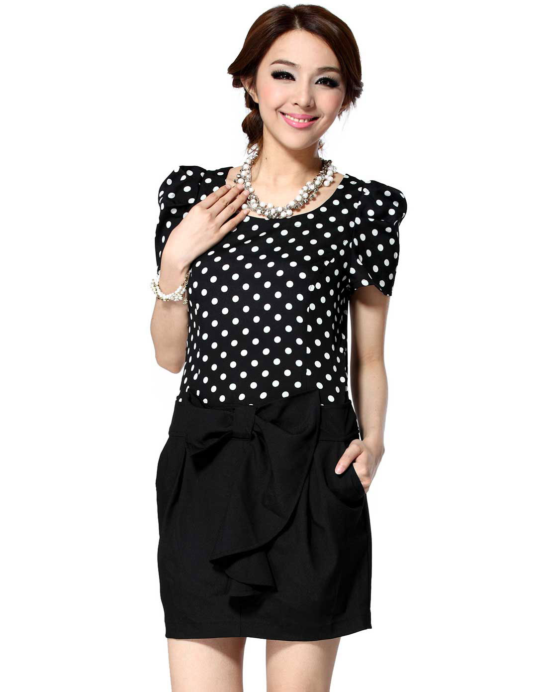 黑色波点蝴蝶结连衣裙