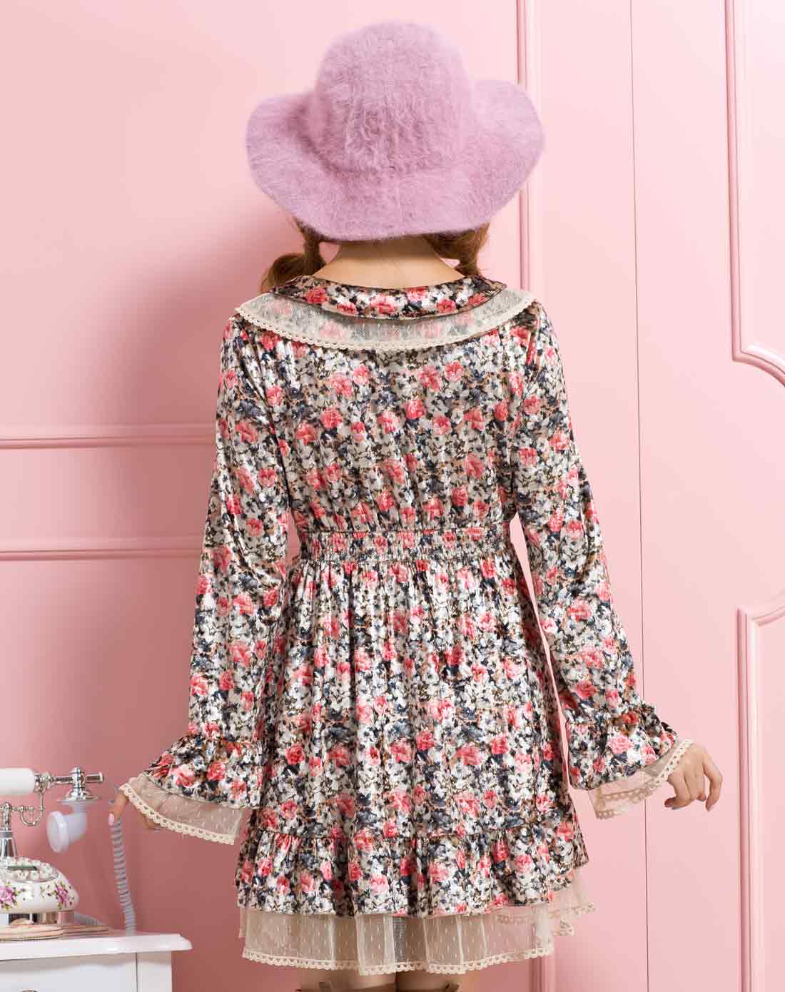 花色亮绒小花连衣裙