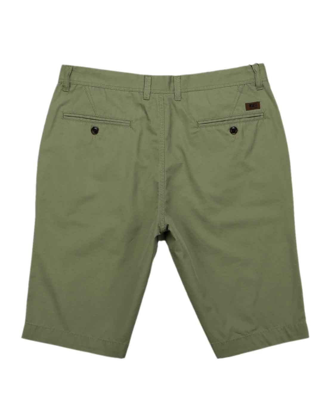 男款军绿色休闲短裤 休闲透气