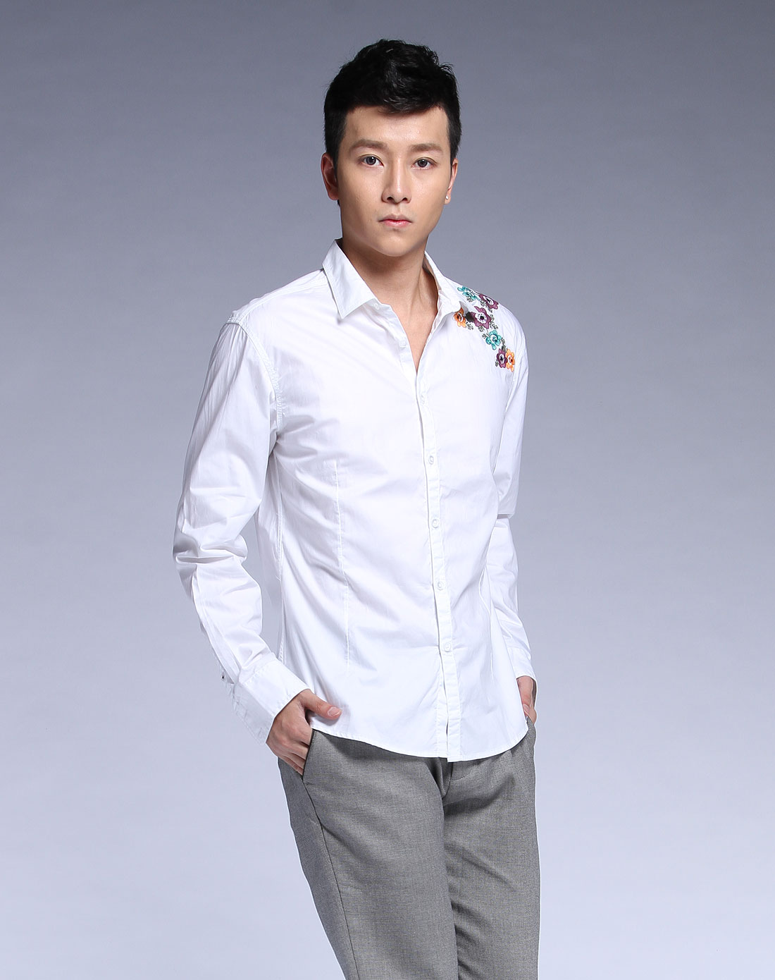 漂白色休闲绣花长袖衬衫