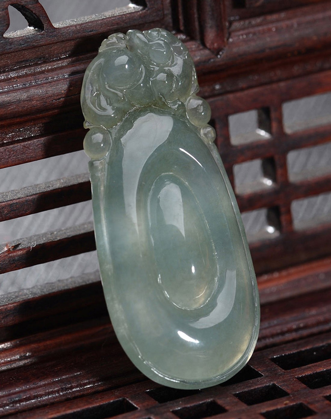 冰种水头好浅湖绿福贝天然a货翡翠吊坠(附国家级鉴定证书)