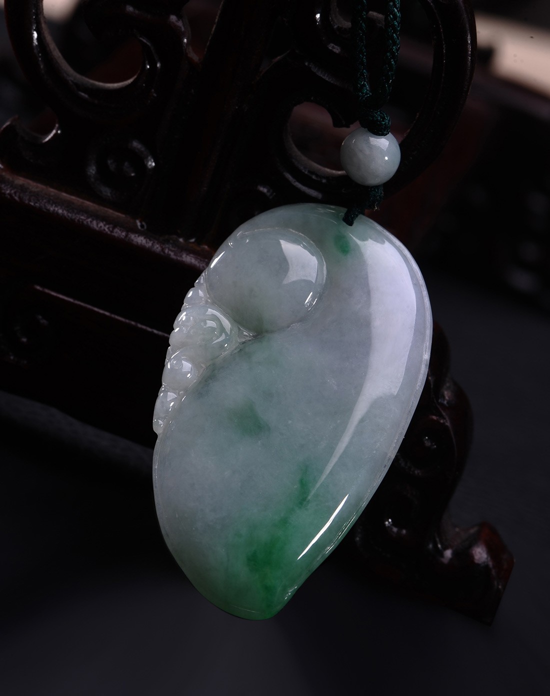 男女通款冰糯种水头好白底阳绿花件天然a货翡翠吊坠(附国家级鉴定证书