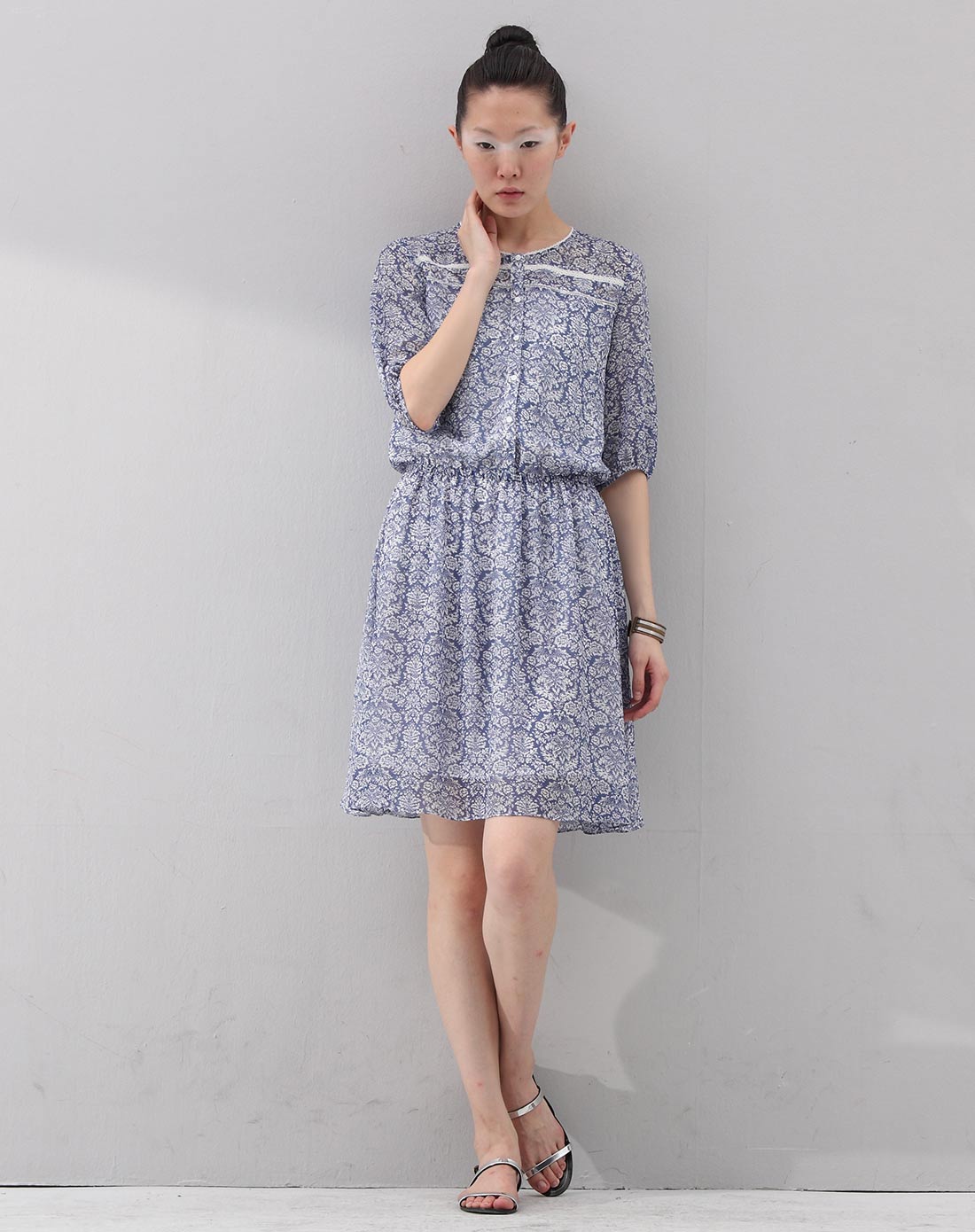 蓝底白花清新a字中袖修身显瘦连衣裙