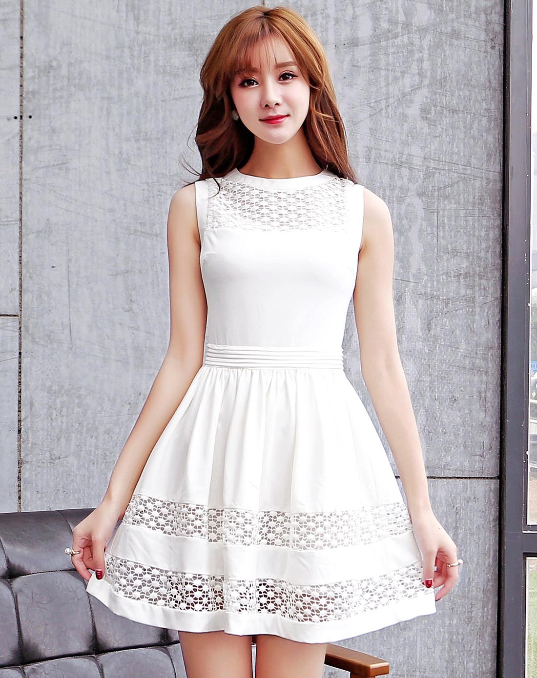 白色淑女气质无袖连衣裙