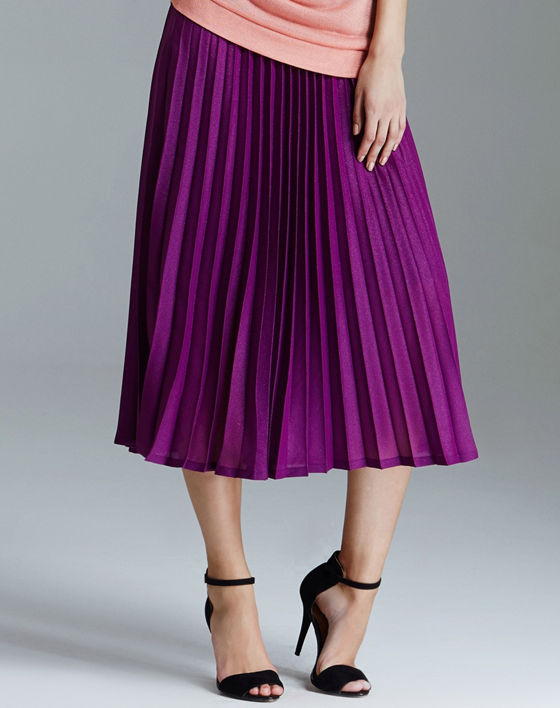 紫色时尚飘逸百褶裙子