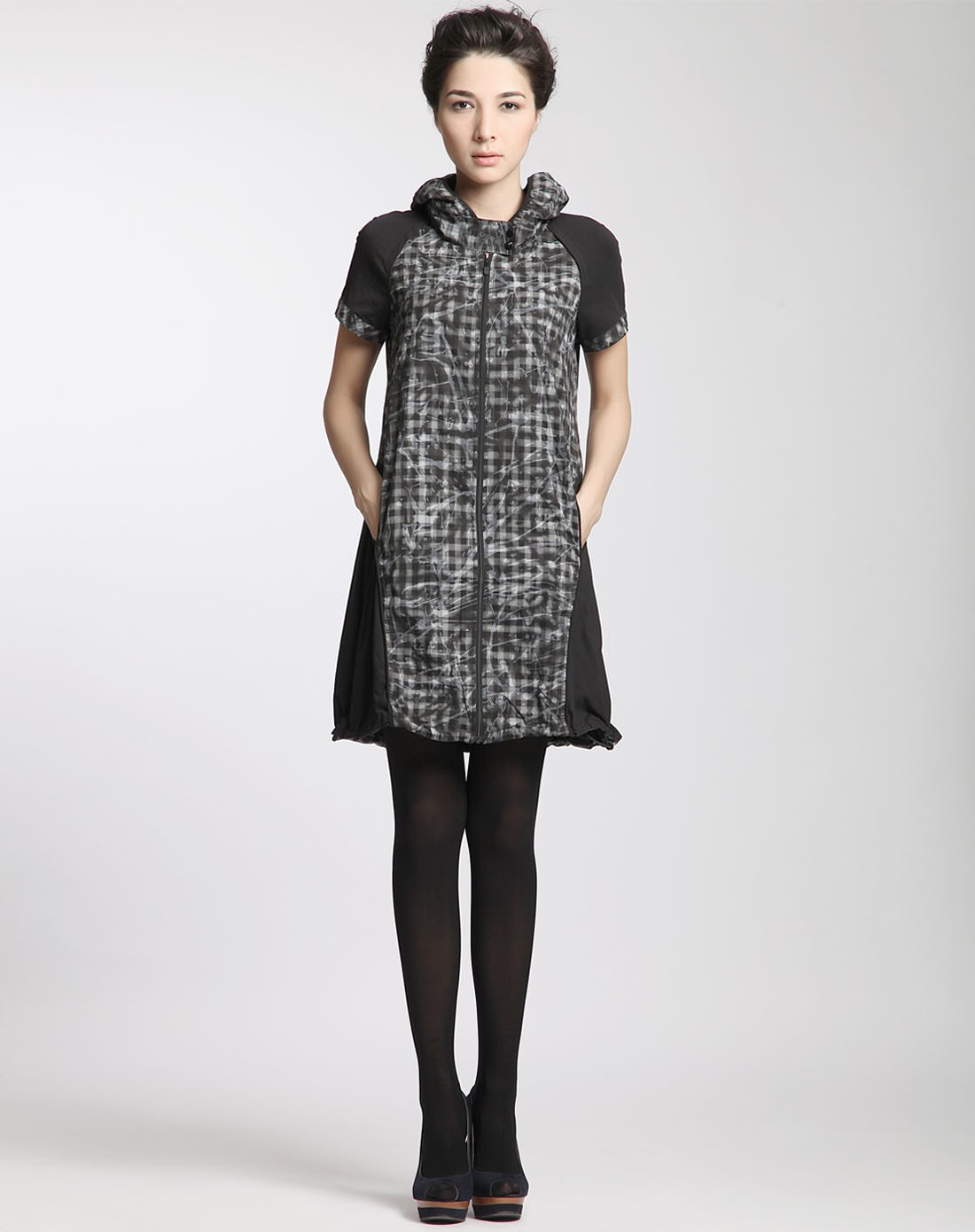 misavogue名莎女装专场 > 黑/灰色连帽格纹短袖连衣裙
