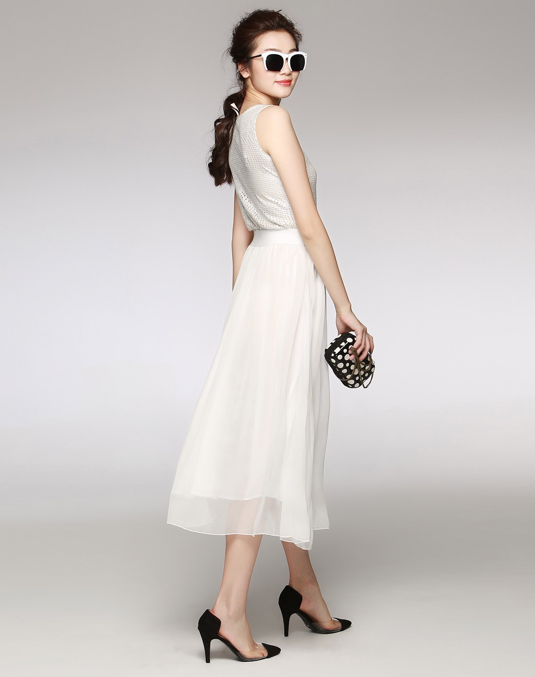 白色银丝镂空飘逸连衣长裙