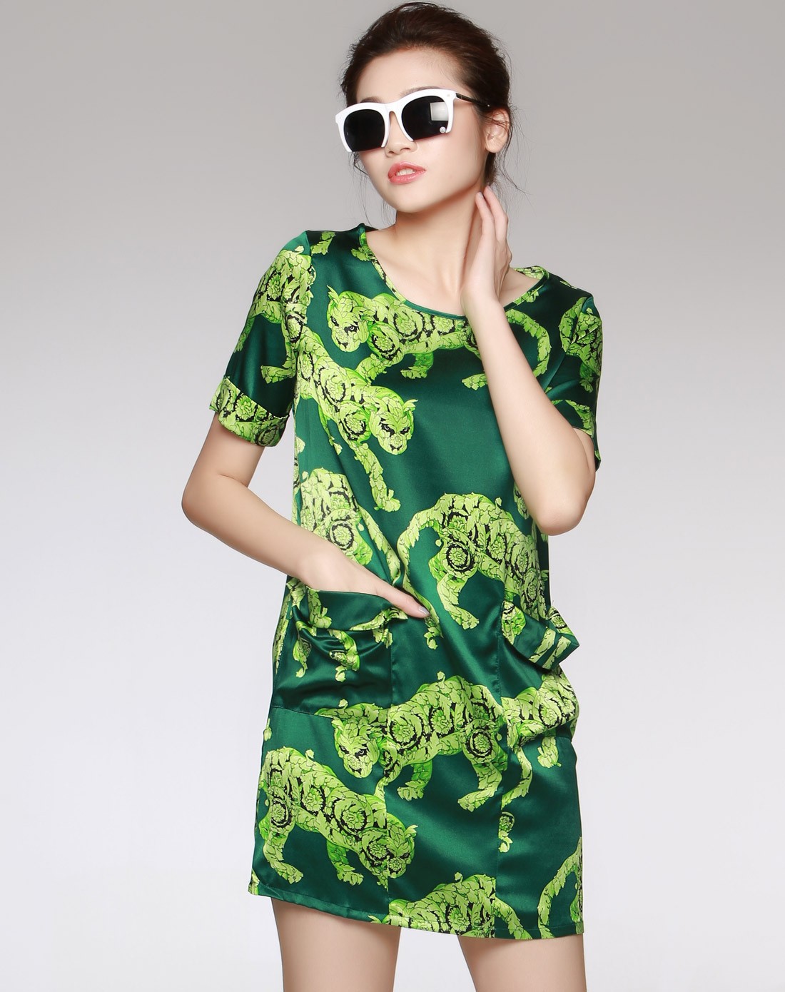 沙发sofa女装专场 > 真丝性感金钱豹显瘦连衣裙