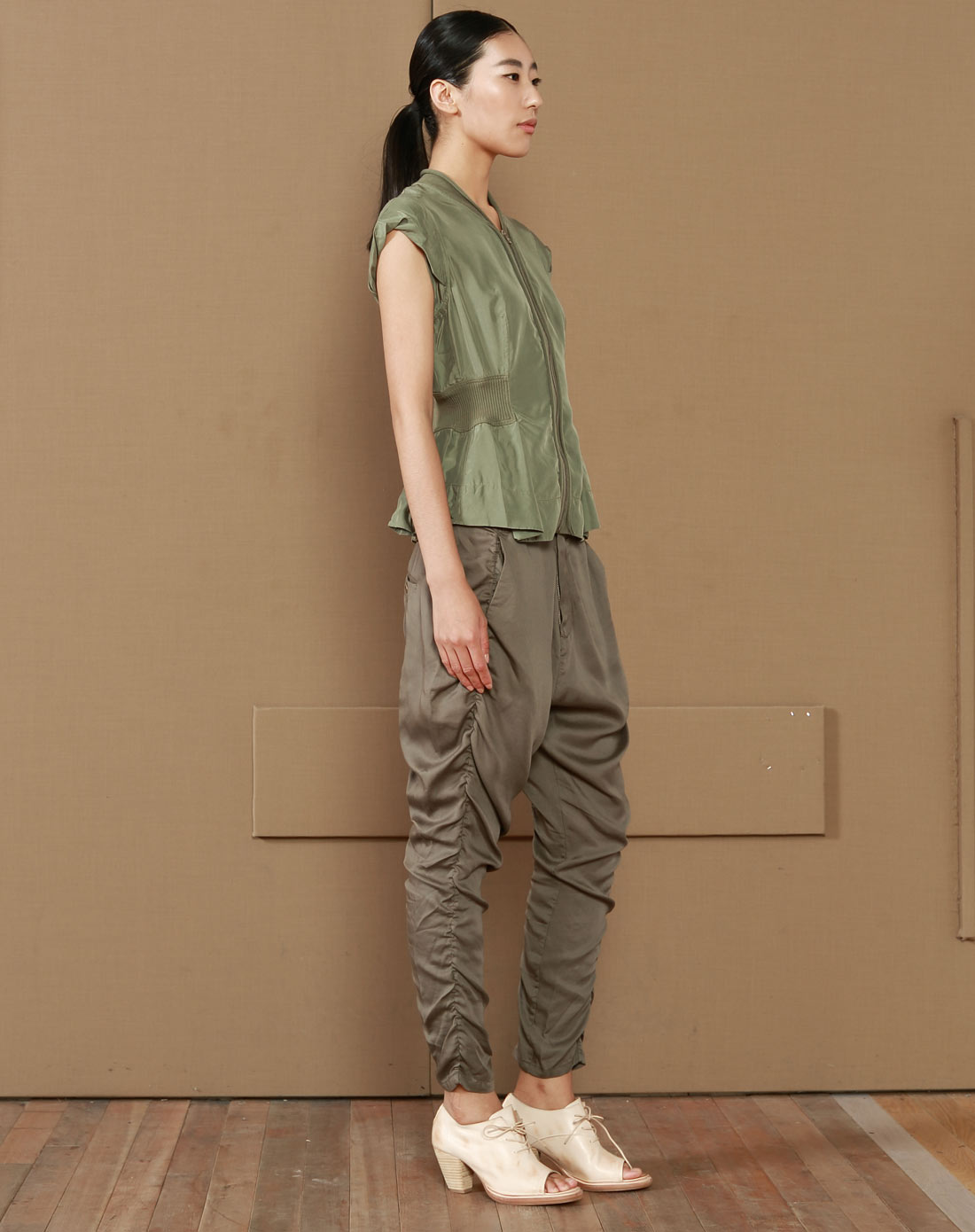 灰绿色潮流个性休闲裤子