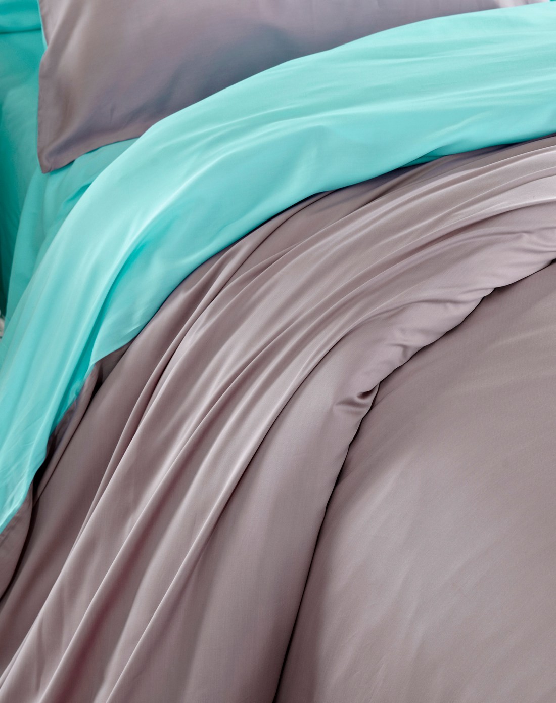 浅豆沙配湖蓝色爽滑素色天丝四件套1.8米床