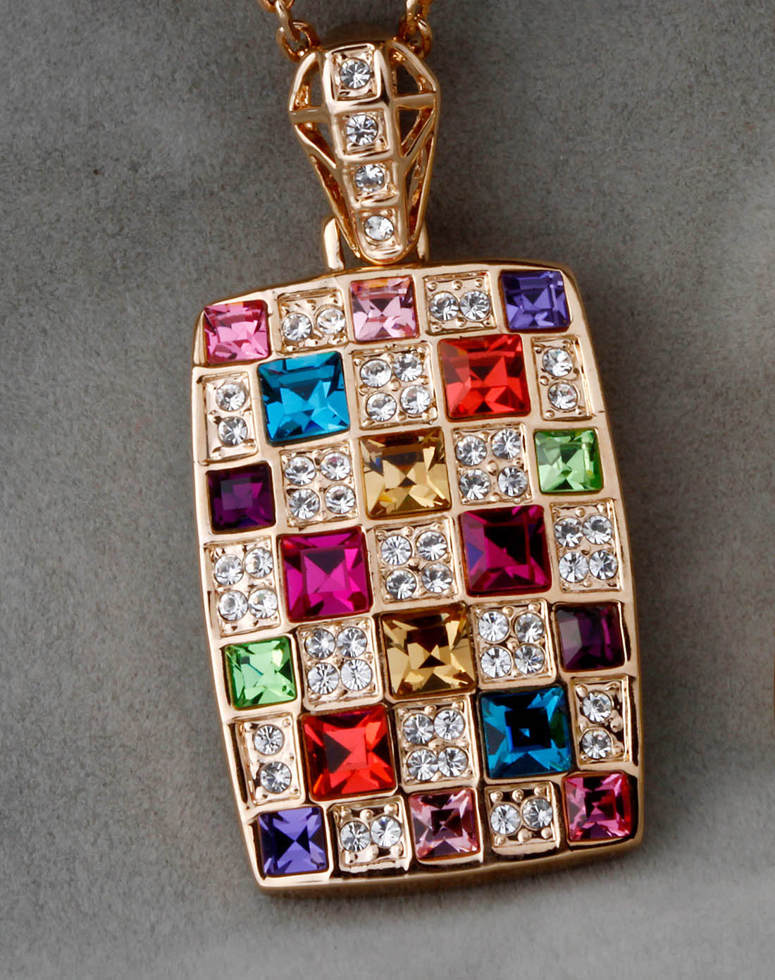 采用奥地利水晶绚丽七彩女王项链