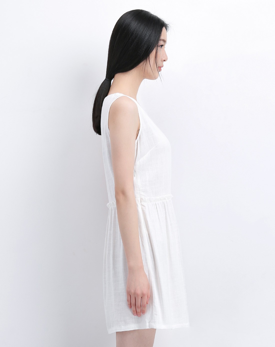 女式白色无袖连衣裙