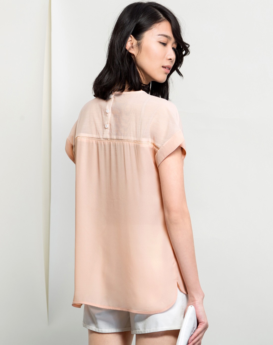 藕粉色连袖透视后开襟拼花边t恤