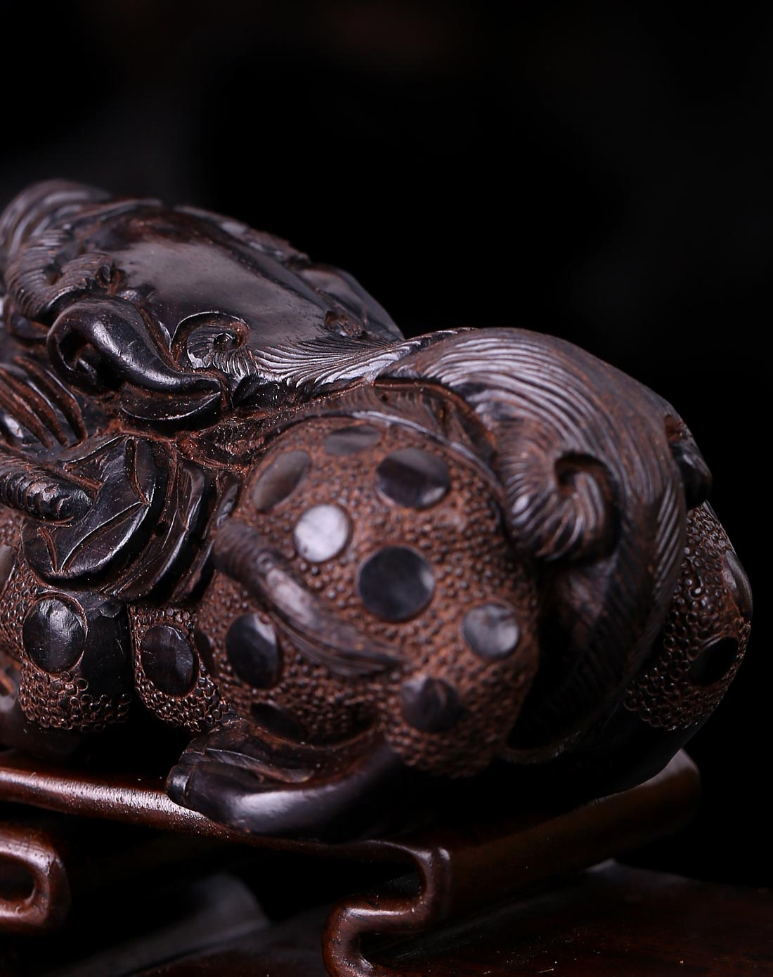 【独家】貔貅含珠黑檀摆件