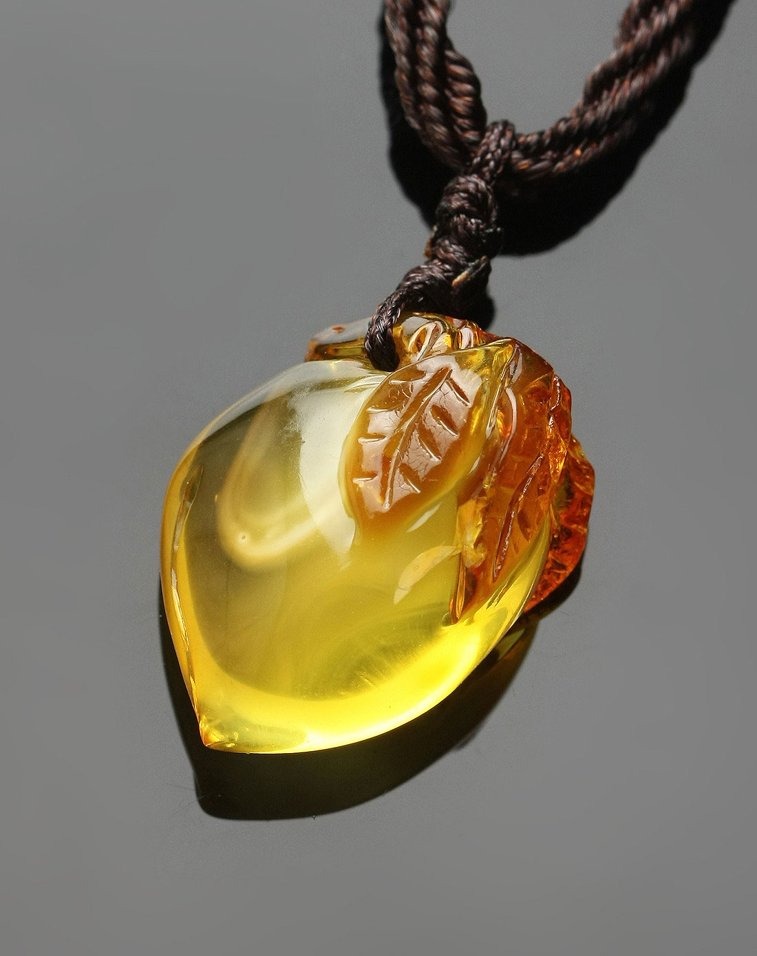 中性黄色琥珀金寿桃吊坠(附证书)