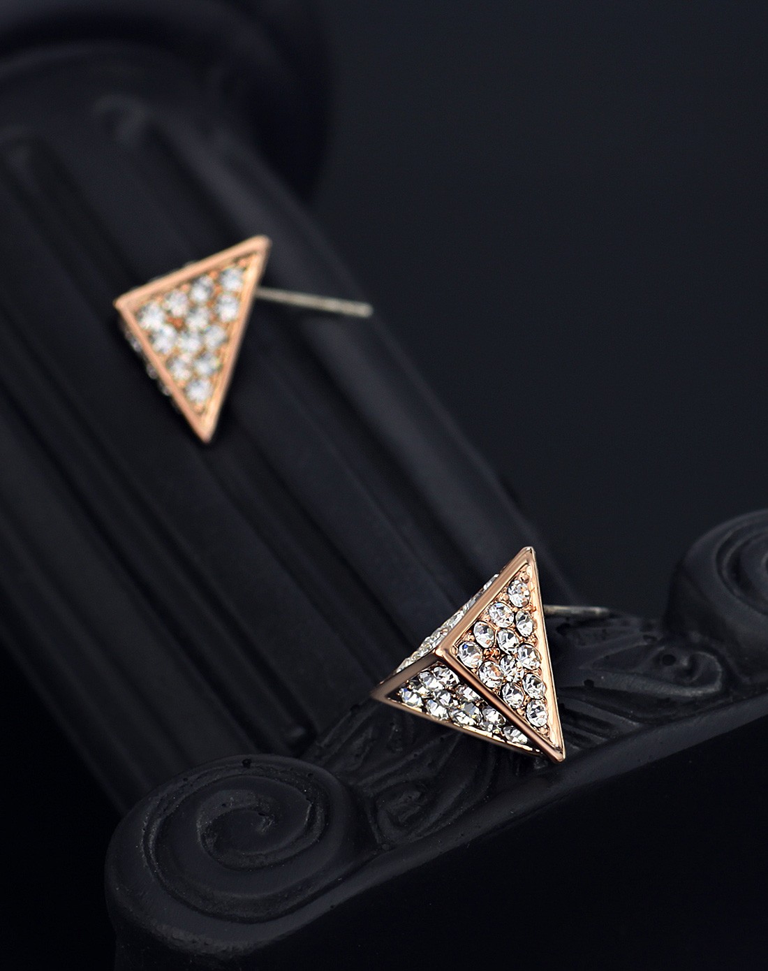 稳稳的幸福时尚奢华立体三角形耳钉