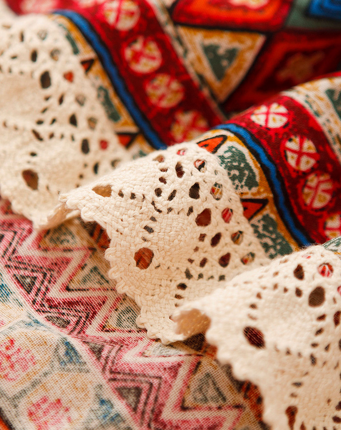 棉麻蕾丝花边桌布-波西米亚红60*60cm