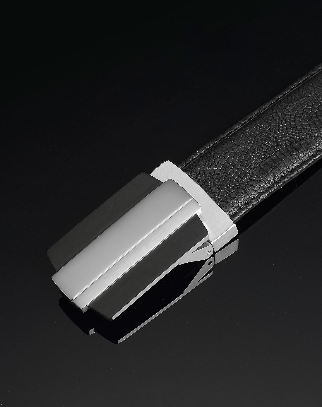 蜥蜴纹黑色商务窄版不锈钢间黑色板扣头层皮带