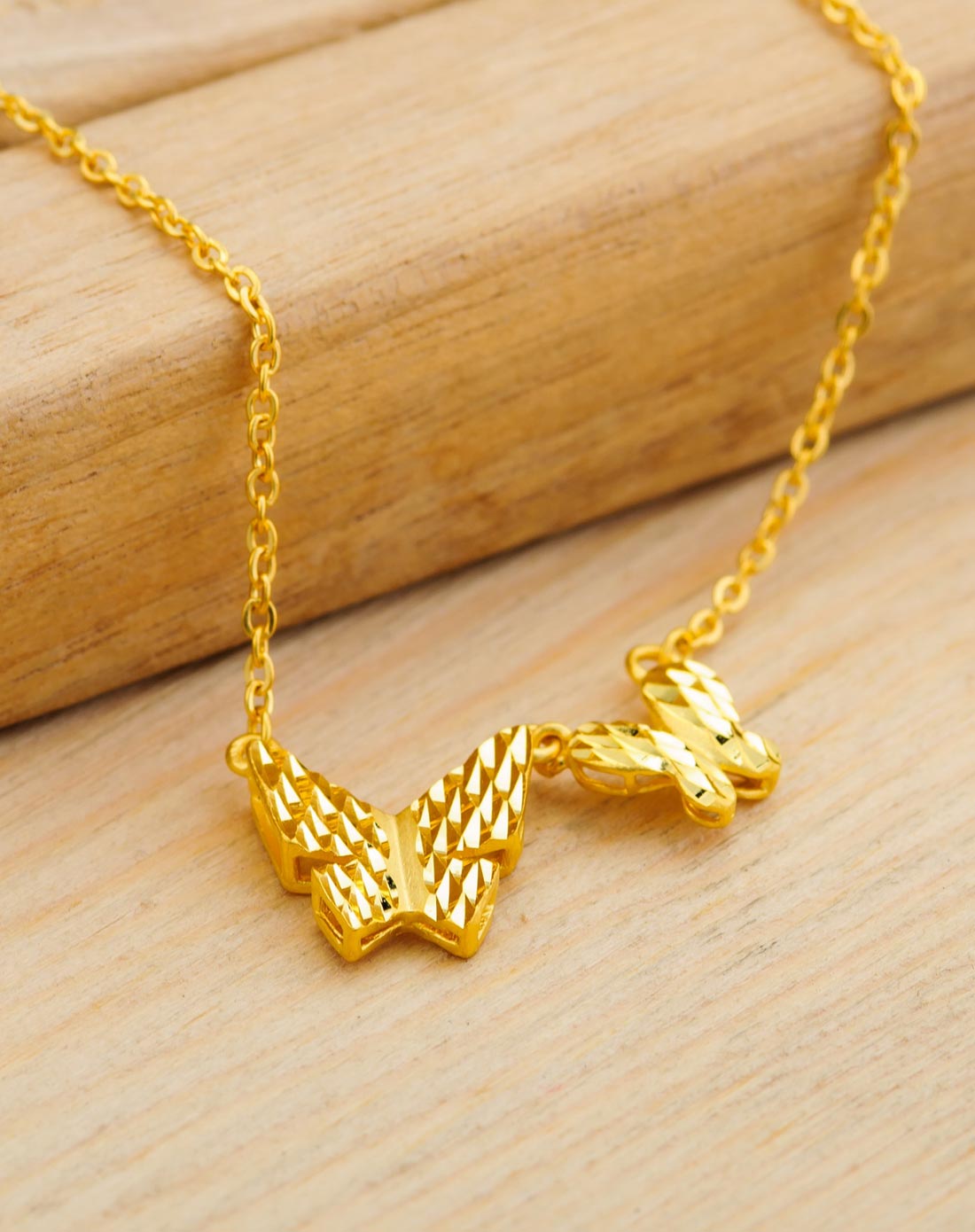 共舞 足金蝴蝶坠链 5.2g 计价