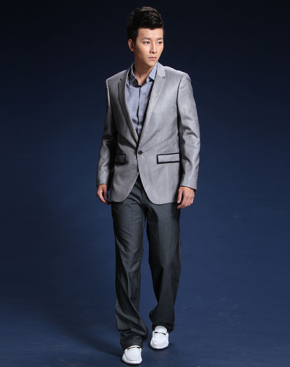 银色简约时尚长袖西装