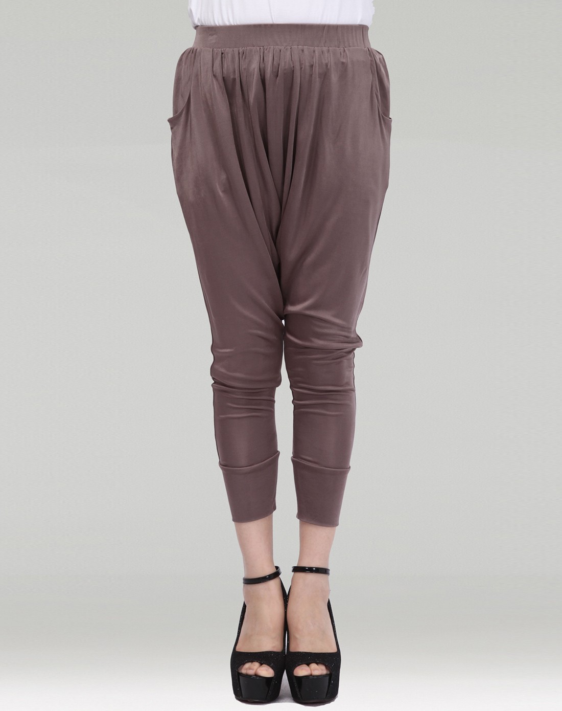 经典个性褐色女士七分垮裤