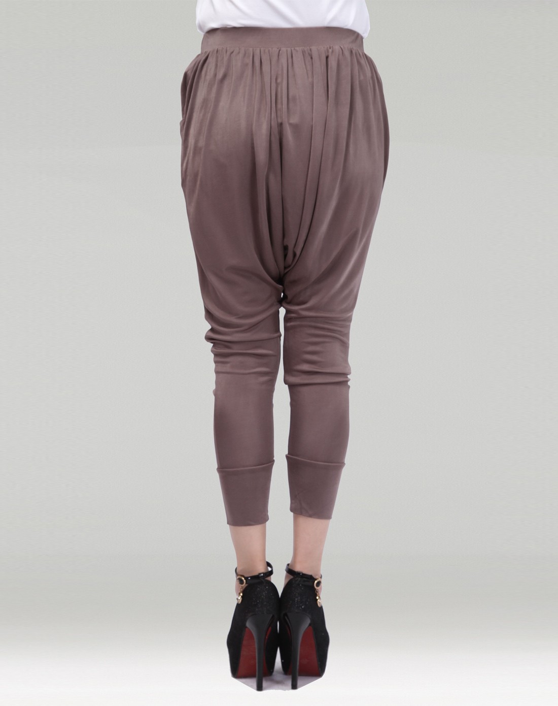 经典个性褐色女士七分垮裤