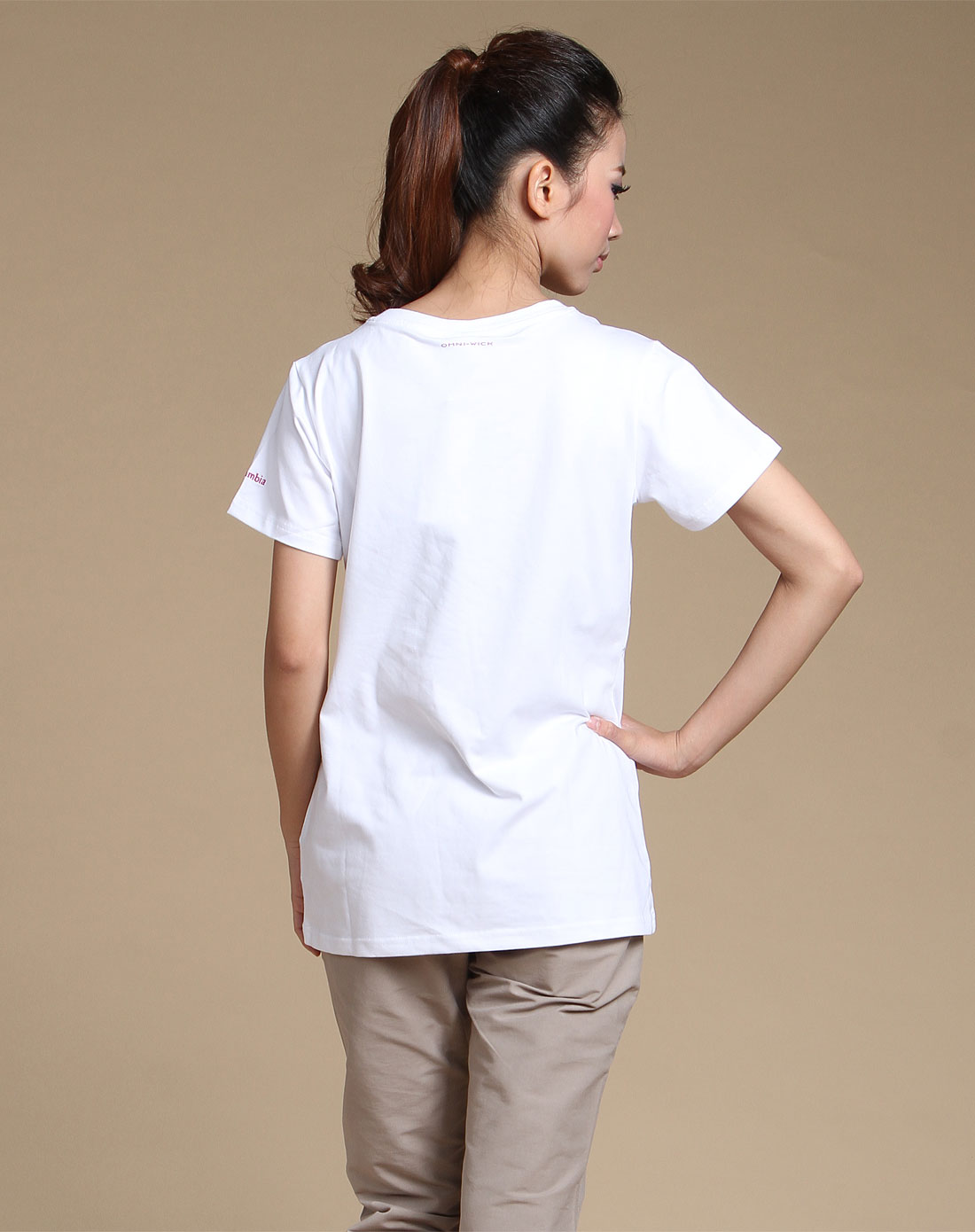 女款白色印图休闲短袖t恤