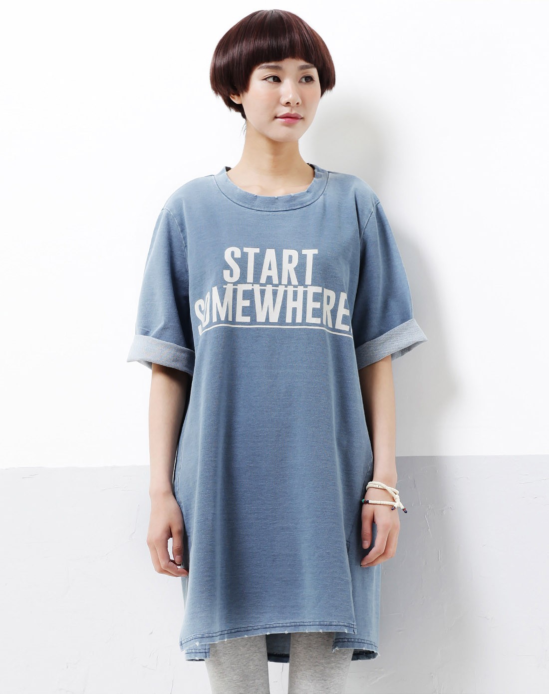 蓝色舒适潮流长款中袖t恤