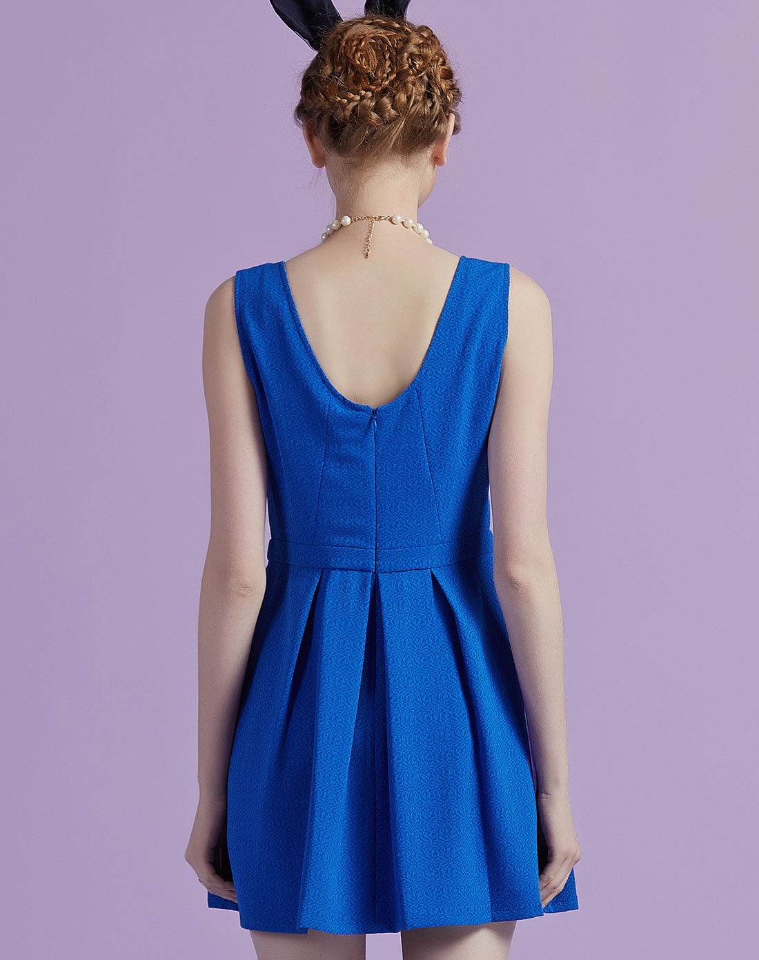 高贵典雅深蓝色无袖连衣裙