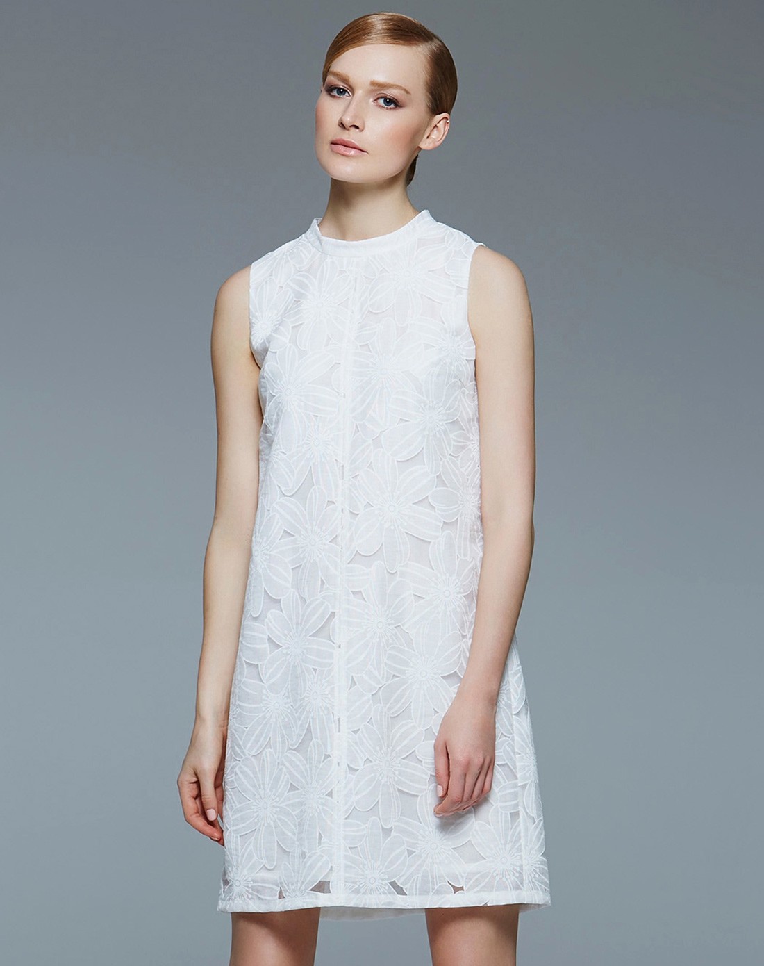 白色素雅都市无袖连衣裙