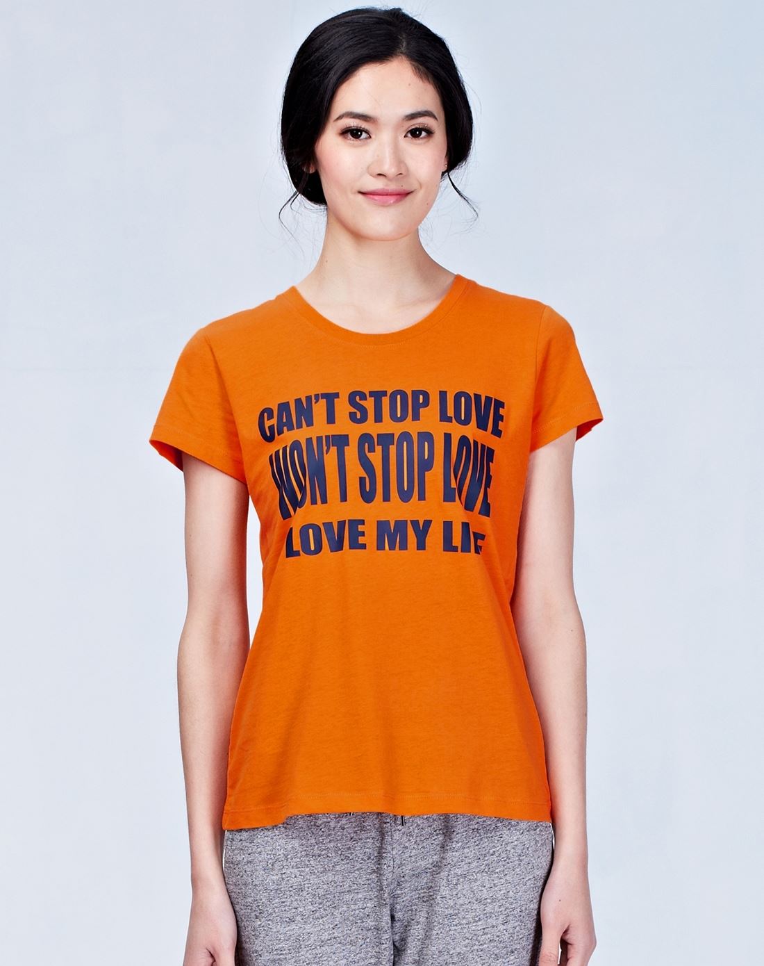 柿子橙色纯棉艺术字母印花t恤