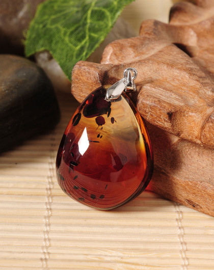 天女散花天然琥珀红花珀水滴吊坠(附珠宝鉴定证书)