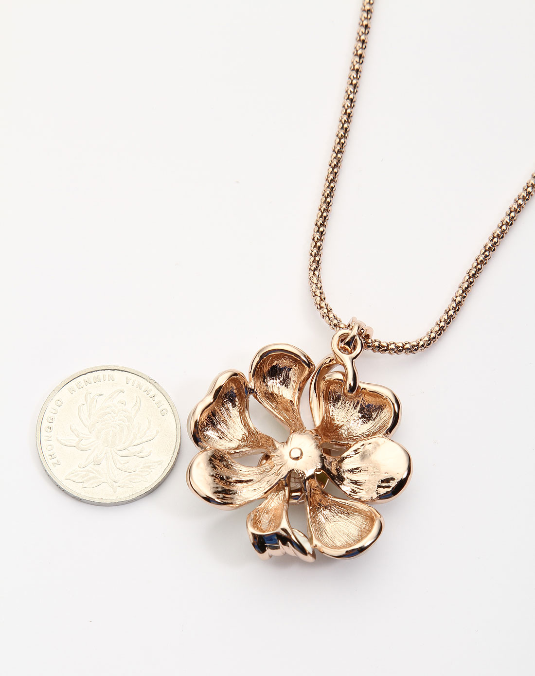 金色花型吊坠项链
