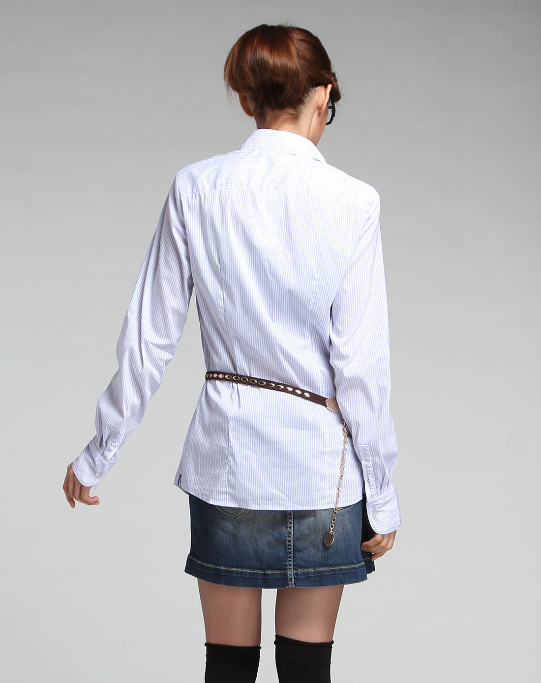 白色时尚长袖衬衫