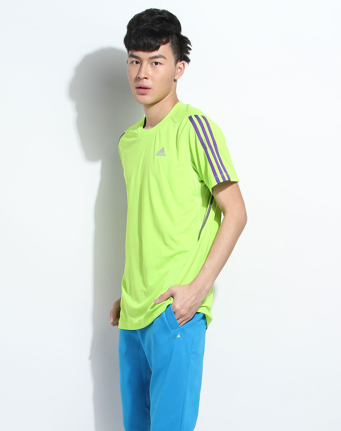 青绿色短袖休闲t恤