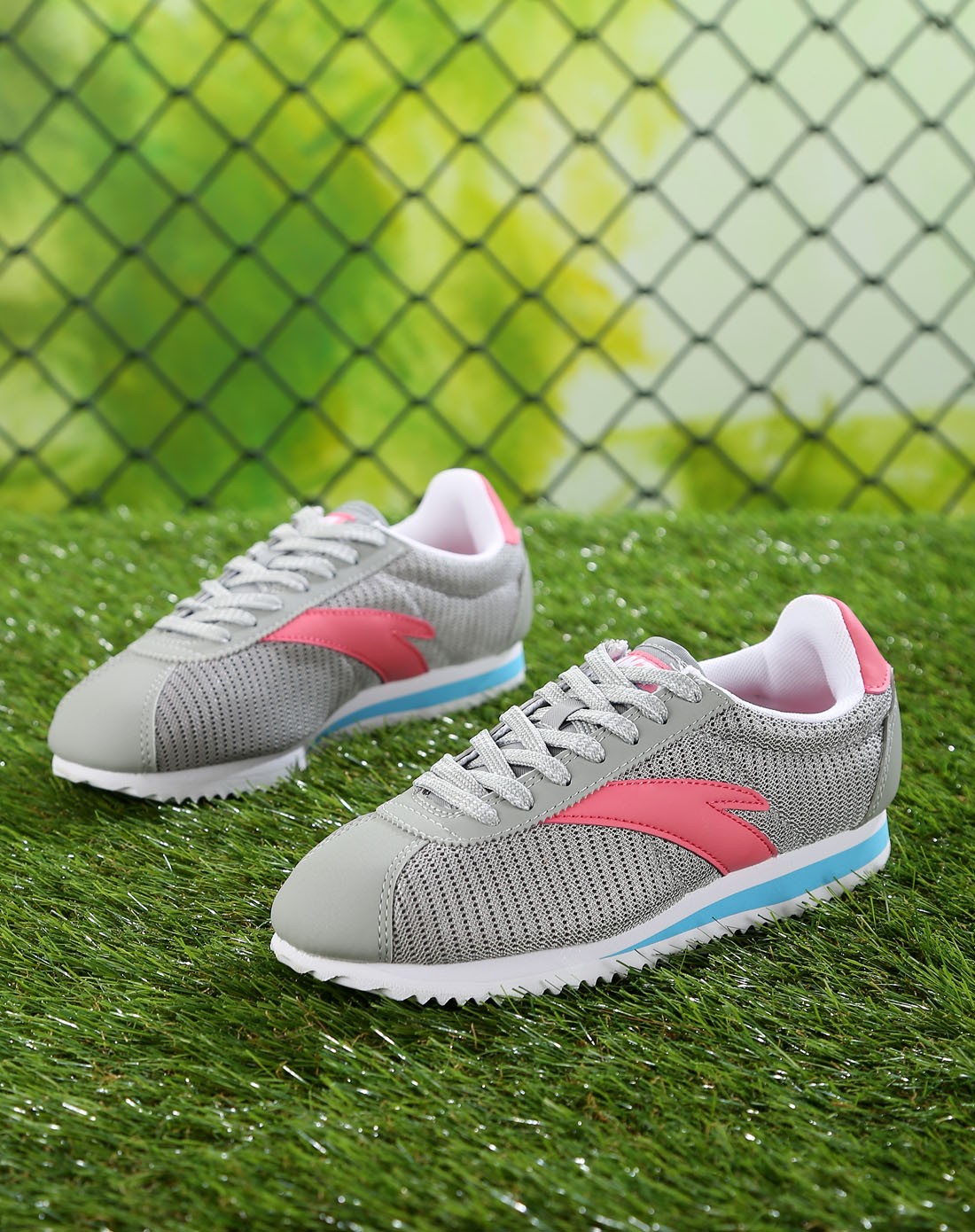 安踏运动潮流轻盈透气 女款浅灰配白色休闲鞋 活力百搭12528815-1