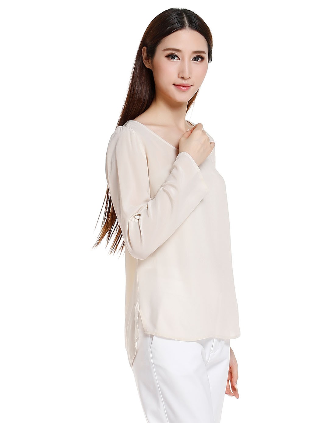 浅米色圆领简约长袖上衣