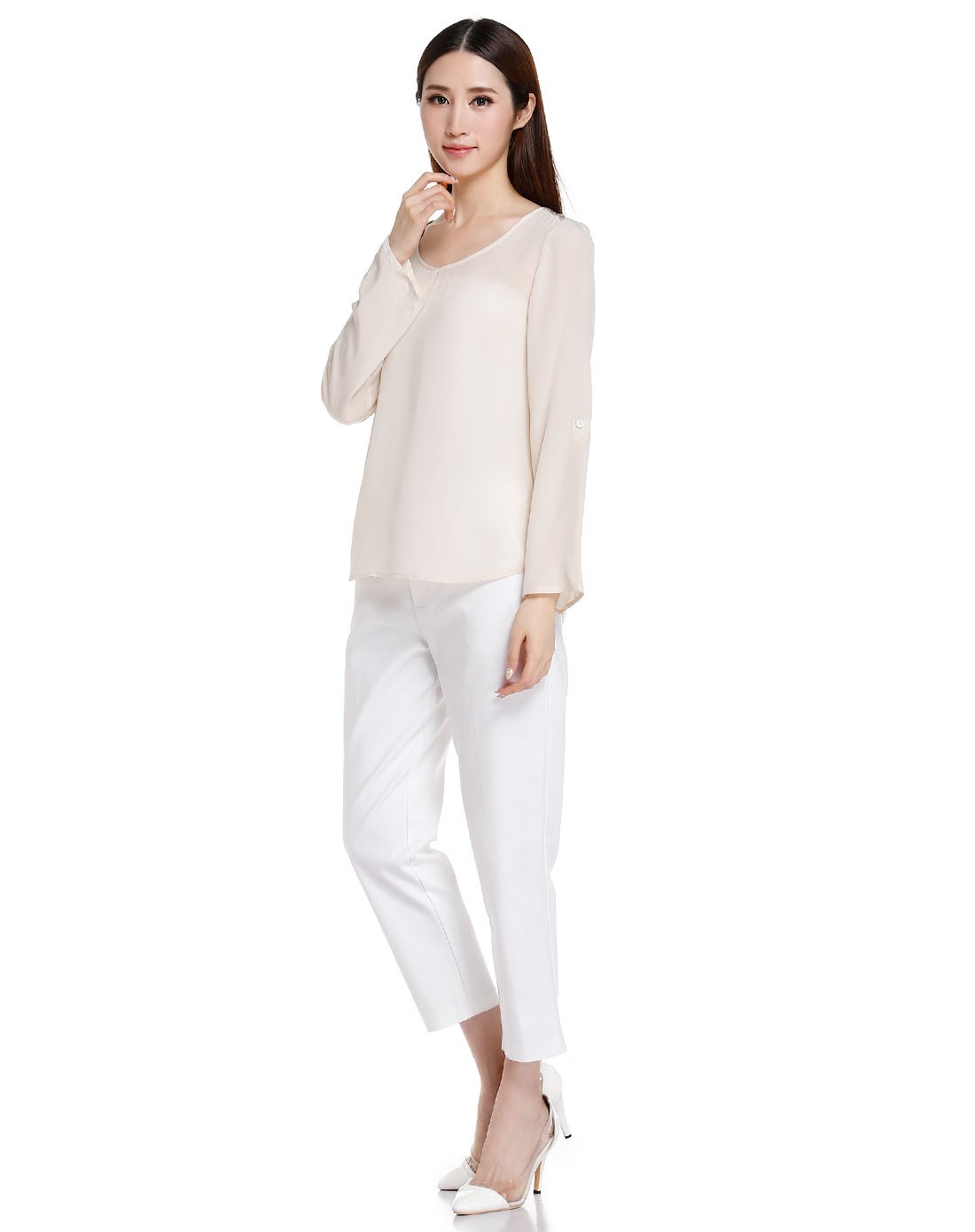 浅米色圆领简约长袖上衣