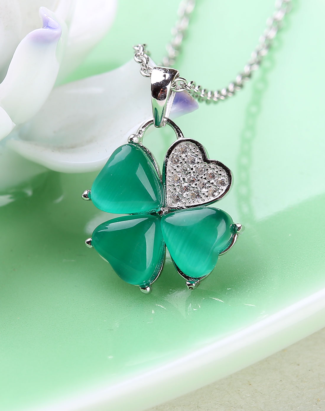 925银镶绿刚玉四叶草吊坠送银链