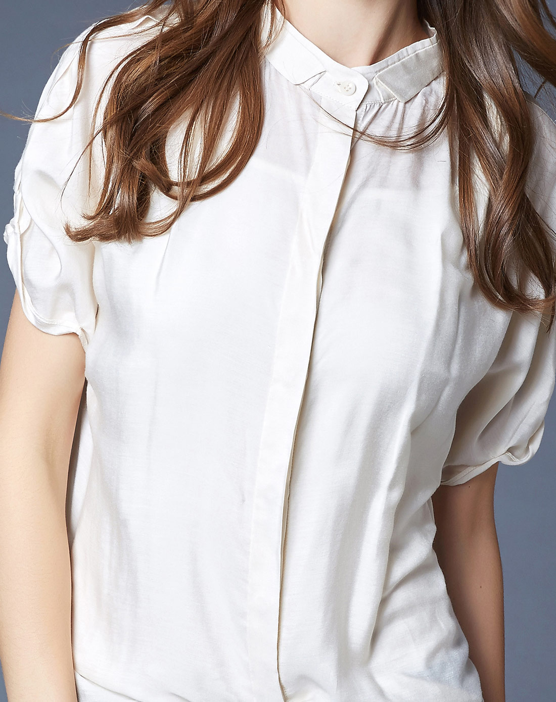 米白色简约蕾丝短袖上衣