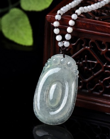 高冰水润福在眼前a货翡翠挂件(附证书)